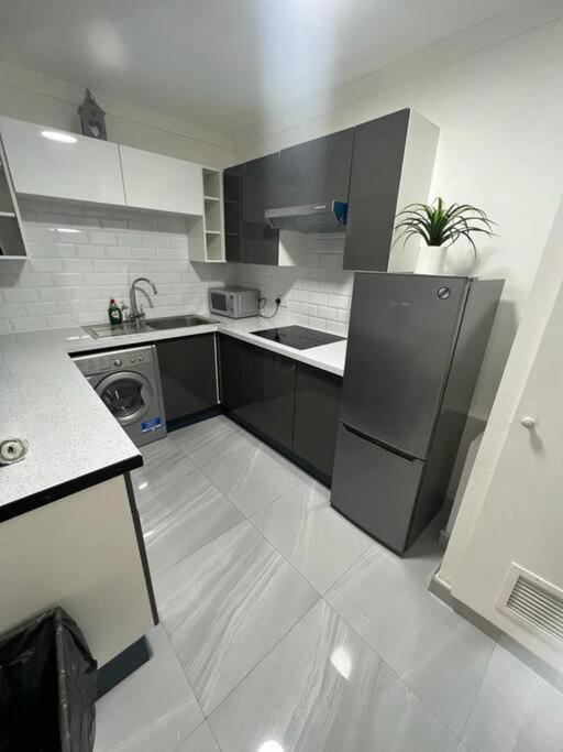 Modern, Family-Friendly Apartment By Hyde Park & Museums Лондон Екстериор снимка