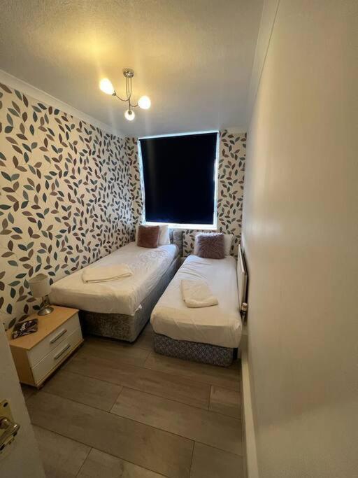 Modern, Family-Friendly Apartment By Hyde Park & Museums Лондон Екстериор снимка